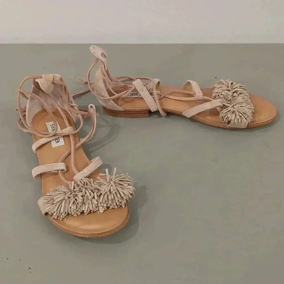 Steve Madden Shoes - Steve Madden Sandals Suede Swizzle Gladiator Fringe 🪷 Size 8